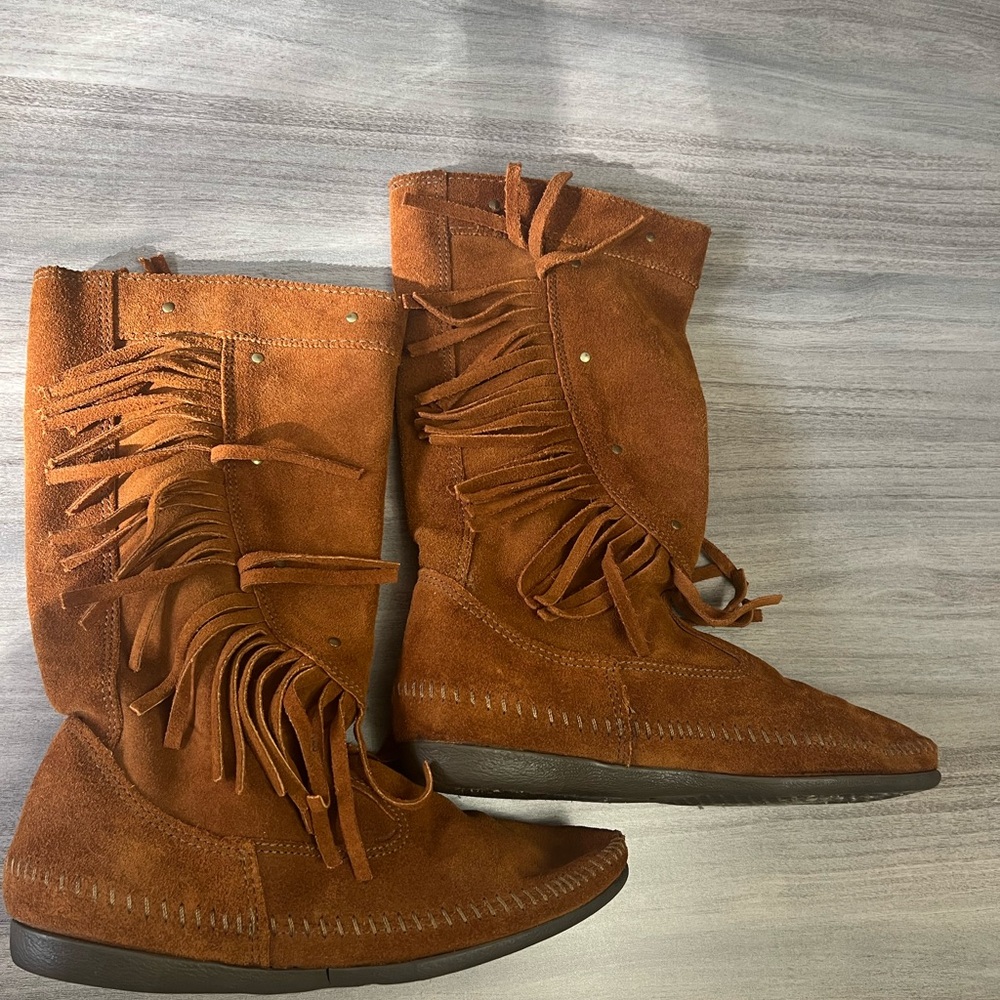 Minnetonka Suede Leather Boots with fringe Moccasins - Picture 7 of 9